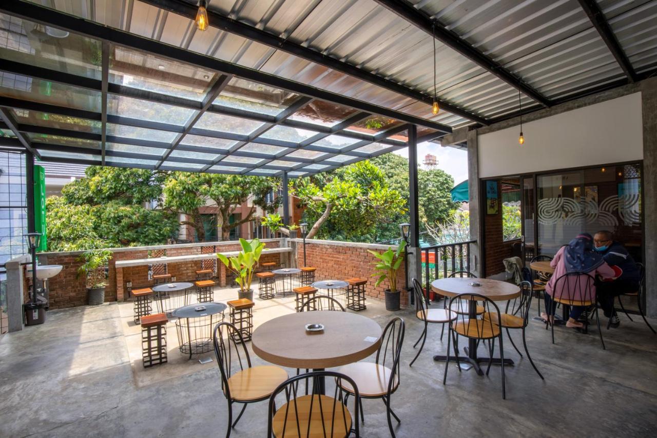 Sekararum Butik Syariah Guesthouse Bandung Exterior foto
