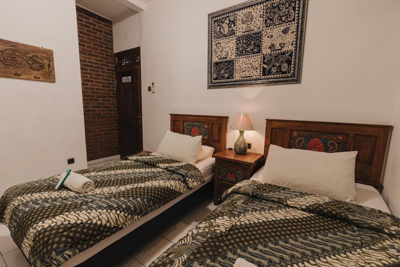 Sekararum Butik Syariah Guesthouse Bandung Exterior foto