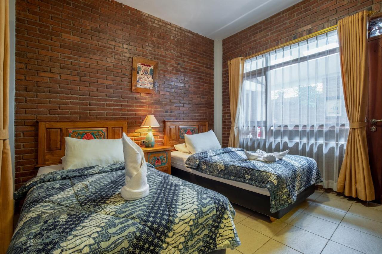 Sekararum Butik Syariah Guesthouse Bandung Exterior foto